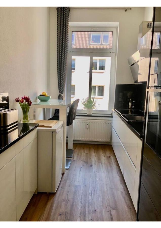 Attraktive Wohnung Mit Balkon Zum Gruenen Hinterhof Шверин Екстериор снимка