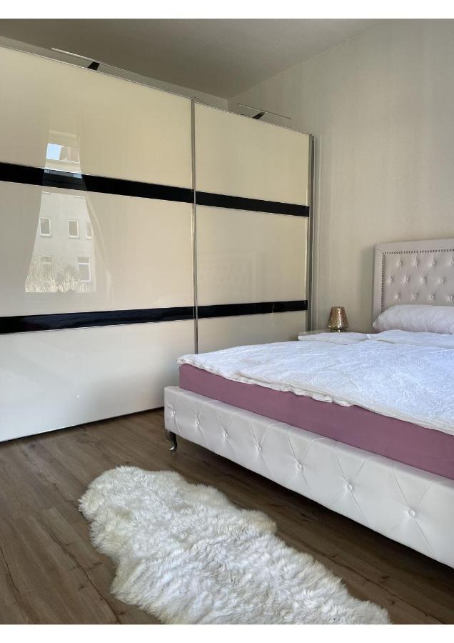 Attraktive Wohnung Mit Balkon Zum Gruenen Hinterhof Шверин Екстериор снимка
