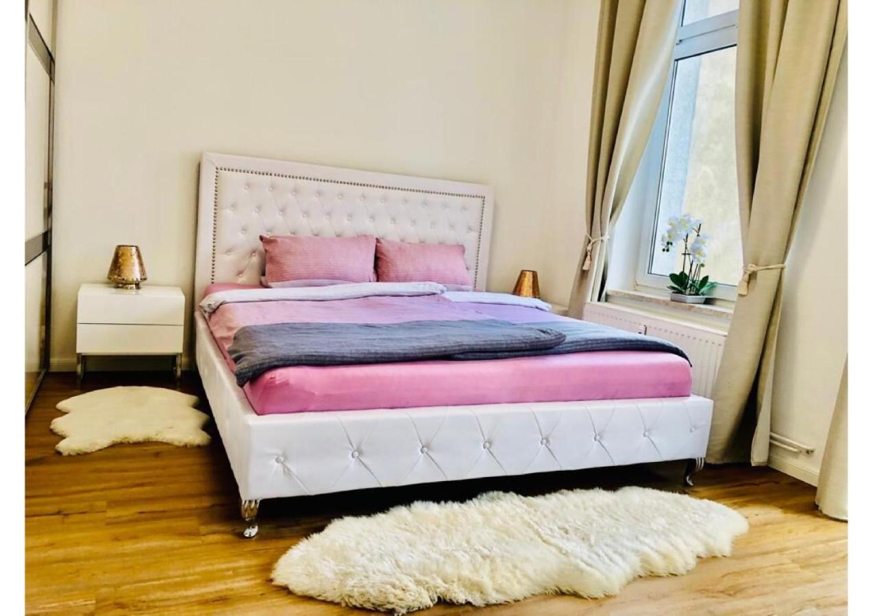 Attraktive Wohnung Mit Balkon Zum Gruenen Hinterhof Шверин Екстериор снимка